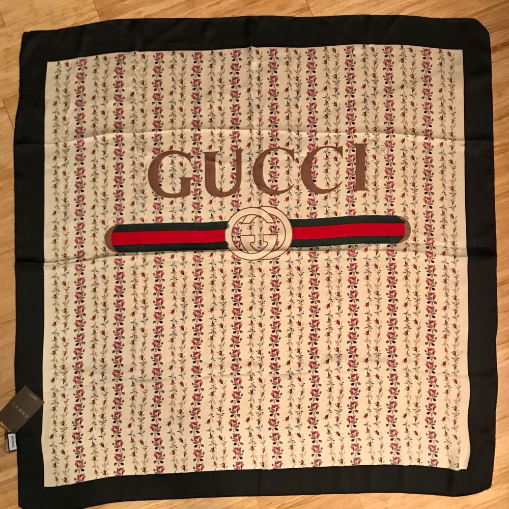 New Gucci Rose Print Scarf - Picture 1 of 1